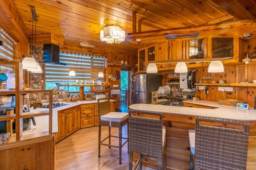 ChaletShanagManali- 4 BR Chalet