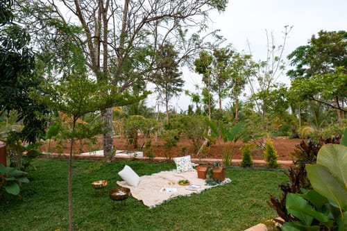 Tanira Farms Moonrise | Contemporary Pet- friendly Igloo Cottage with Pool, Bar and Garden – 1 bedroom villa in Bengaluru, Karnataka