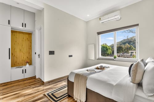 The Kimadi House | 4-BHK English-Style Villa With Rooftop, Pool & Mussoorie Views – 4 bedroom villa in Dehradun, Uttarakhand