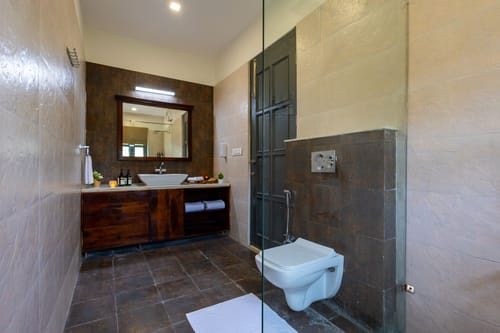 Raas Stays | 4-BHK Retreat With Private Pool, Gardens, Lounge Cum Bar & Scenic Aravali Views