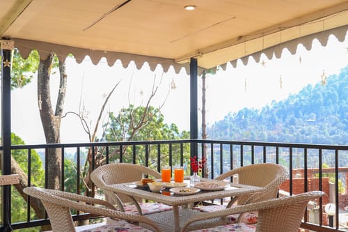 Farsauli 1°| Pet-friendly 3-BHK Hillside Getaway With Gazebo & Balcony – 3 bedroom villa in Nainital, Uttarakhand