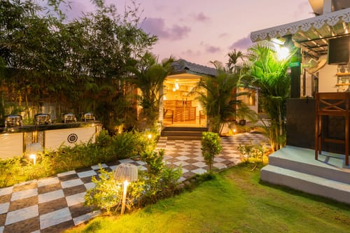 Gracias Bleu | 1-Room Retreat With Sea Views, Common Pool, & Restro Close to Ashwem Beach – 1 bedroom villa in North Goa, Goa