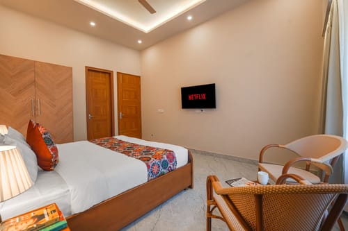 Dochi  |  4-BHK apartment with Hill Views, Living Room, & Balconies – 4 bedroom villa in Kasauli, Himachal Pradesh