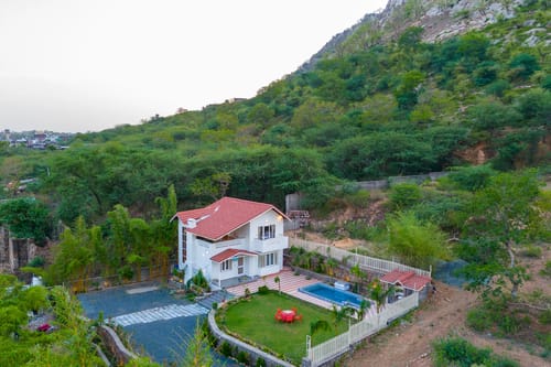 Ramgarh Wild Retreat | Elegant Colonial-Style 2-BHK Villa Amidst the Hills with Private Pool & Garden – 2 bedroom villa in Jaipur, Rajasthan