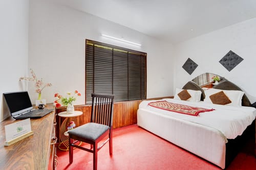 Heaven Hill View | Elegant 2-BHK Hill Retreat With Garden & Balcony – 2 bedroom villa in Ooty, Tamil Nadu