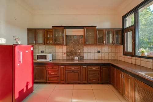 Golden Meadow Villa | Pet-friendly Hillside 3-BHK Retreat With Outdoor Lounge, Balcony & Scenic Views – 3 bedroom villa in Kasauli, Himachal Pradesh