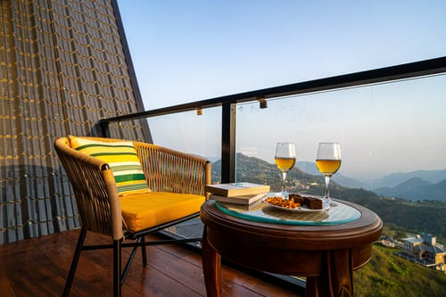 Echo By The Lakes | Lake-View Pet-friendly 2-Bedroom Retreat With Common Garden & Game Zone – 2 bedroom villa in Nainital, Uttarakhand