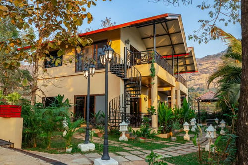 Meadow Suite Room 1 w/ Jacuzzi @ Ever Falls – 4 bedroom villa in Karjat, Maharashtra
