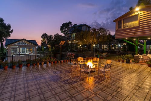Treehouse @ Villa Mountain Crest w/ Outdoor Pool – 1 bedroom villa in Kasauli, Himachal Pradesh
