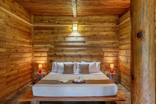 Suro Woodcrest Chalet | Pet-friendly Stay With Loft, Restaurant & Outdoor Seating – 1 bedroom villa in Shimla, Himachal Pradesh