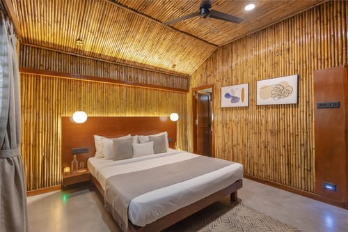 Timber Standard Suite | Pet-friendly Bamboo Cottage with Pvt Sit-Out Area & Shared Dining – 1 bedroom villa in Igatpuri, Maharashtra