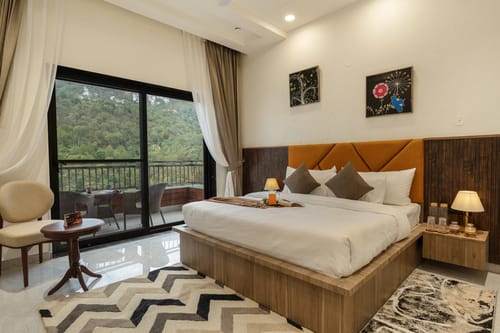 Panchvati Veloraa | Spacious Pet-Friendly 6-BHK Apartment | Scenic Views & Sit-Out Area – 6 bedroom villa in Kasauli, Himachal Pradesh