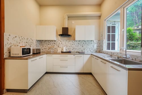 Dochi  |  4-BHK apartment with Hill Views, Living Room, & Balconies – 4 bedroom villa in Kasauli, Himachal Pradesh
