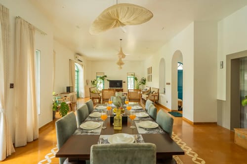 Villa Frienders | Indo-Portuguese 5-BHK Villa With Private Pool & Lift Near Popular Beaches – 5 bedroom villa in North Goa, Goa