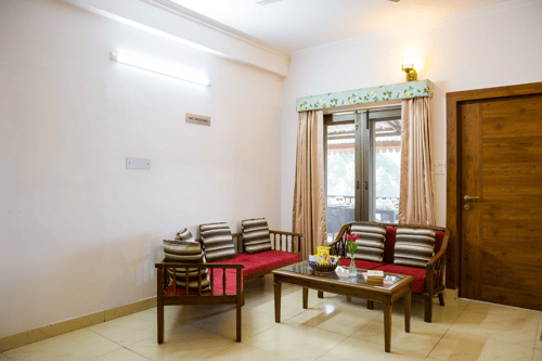 Sukhmani Cottage | 5-BHK Hilltop Hideaway With Garden, Terrace & Scenic Views – 5 bedroom villa in Kasauli, Himachal Pradesh