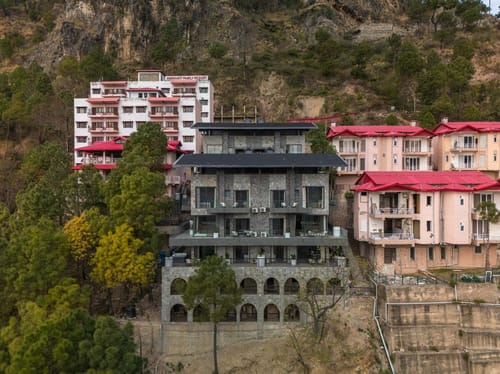Uno @ The Himalayan Den – 4 bedroom villa in Kasauli, Himachal Pradesh