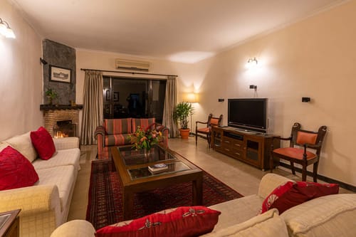 Horizon W/ Outdoor Pool – 4 bedroom villa in Kasauli, Himachal Pradesh