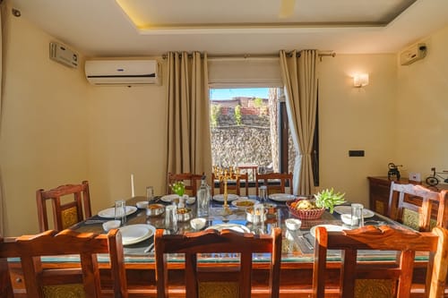 Golden Meadow Villa | Pet-friendly Hillside 3-BHK Retreat With Outdoor Lounge, Balcony & Scenic Views – 3 bedroom villa in Kasauli, Himachal Pradesh