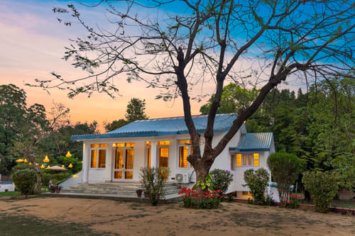 Crystal Farms | Pet-friendly 3-BHK Farmhouse with Private Pool, Bar, Garden & Elegant British Interiors | Close to Qutub Minar – 3 bedroom villa in Delhi NCR, Delhi