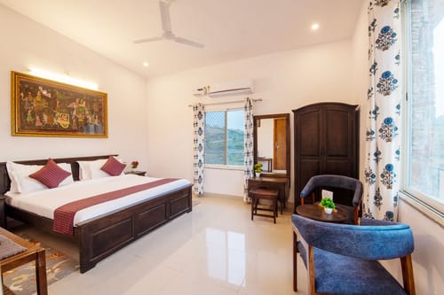 Colonel Retreat | 3-BHK Hideaway with Private Pool & Gardens Near Ubeshwar Mahadev Temple – 3 bedroom villa in Udaipur, Rajasthan