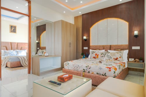 The Ridgeview Retreat Amelia | Hillside 2-Room Suite with Private Balcony, Bathtub & Restro | Near Naldehra Golf Course | Pet-friendly – 2 bedroom villa in Shimla, Himachal Pradesh