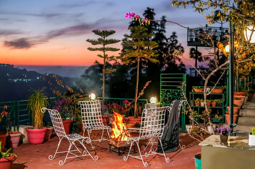 Berlin House | 4-BHK Pet-friendly Villa with Outdoor Seating & Perfect Sunset, Sunrise & Valley Views – 4 bedroom villa in Kasauli, Himachal Pradesh