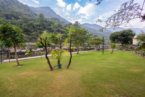 Granny’s Den | 1 Pet-friendly Artistic Hut With Shared Pool, Restaurant & Gazebo by the River – 1 bedroom villa in Dehradun, Uttarakhand