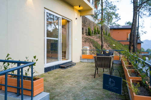 Sirmour Baag Scarlet | A Hillside Pet-Friendly Cottage With Restro & Garden