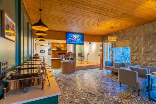 The English Country House | Victorian Suite