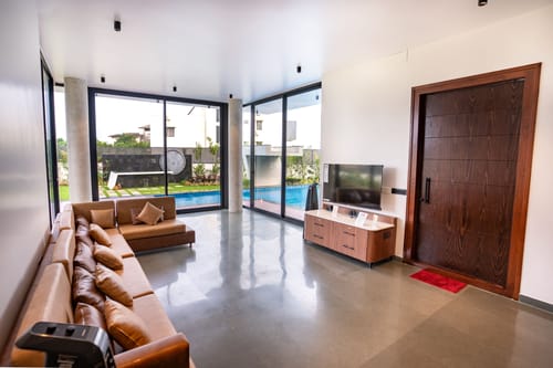 JD Beach Vacay | 4-BHK Oceanfront Beach Villa with Spacious Lawn, Ambient-Lit Bar & Private Beach Access – 4 bedroom villa in Chennai, Tamil Nadu