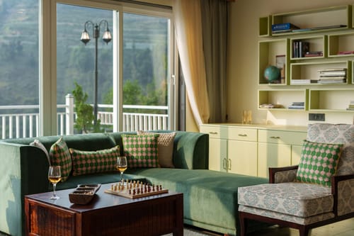 The Mohru Estate - Chail w/ Heated Pool