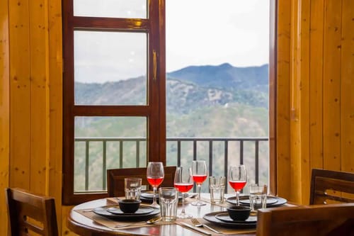 Pine Shadow Fuchsia | Hillside Retreat With Picturesque Balcony & Restaurant – 1 bedroom villa in Shimla, Himachal Pradesh