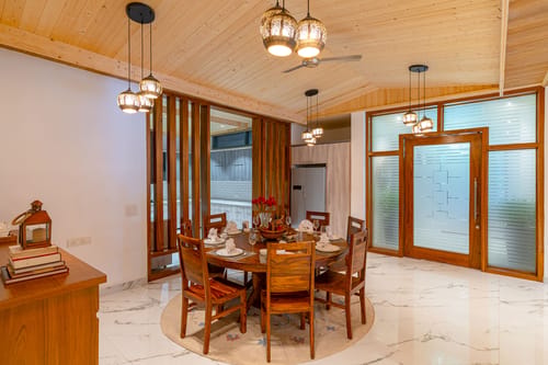 Utopia @ Aykon Estate w/ Outdoor Pool – 8 bedroom villa in Kasauli, Himachal Pradesh