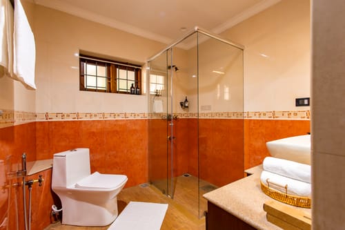 Valiyaveetil Mansion | 5-BHK Mansion With Private Pool, Home Theatre, Garden & Lift | Near New Marine Drive – 5 bedroom villa in Kochi, Kerala