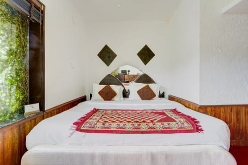 Heaven Hill View | Elegant 2-BHK Hill Retreat With Garden & Balcony – 2 bedroom villa in Ooty, Tamil Nadu