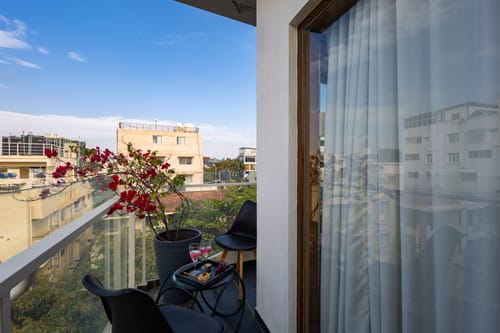 The Jazminn Skyglass | 3-BHK Pet-friendly Apartment with Balcony | Near Bengaluru Palace – 3 bedroom villa in Bengaluru, Karnataka