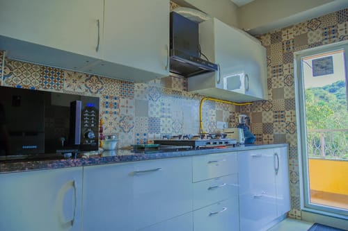 Veera Marina | Charming 3-BHK Apt Near Candolim Beach With Common Pools & Lift