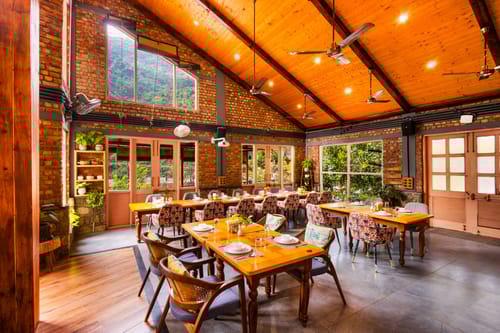 Granny’s Den | 2-Room Senior-Citizen Friendly & Pet- Welcoming Suite With Shared Pool, Restaurant & Gazebo by the River