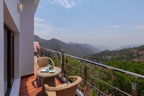 Amara Dusk | 4-BHK | Hill Views | Pet friendly | Proximity to Kainchi Dham  – 4 bedroom villa in Nainital, Uttarakhand