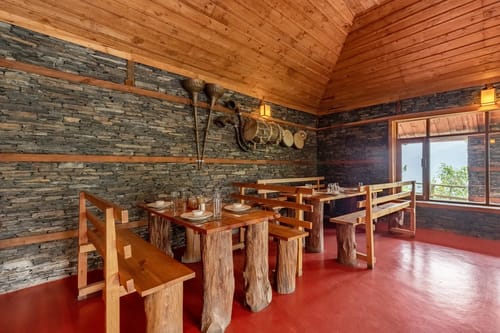 Suro Woodbine Chalet | Pet-friendly Suite With A Balcony, Restaurant & Outdoor Seating – 1 bedroom villa in Shimla, Himachal Pradesh