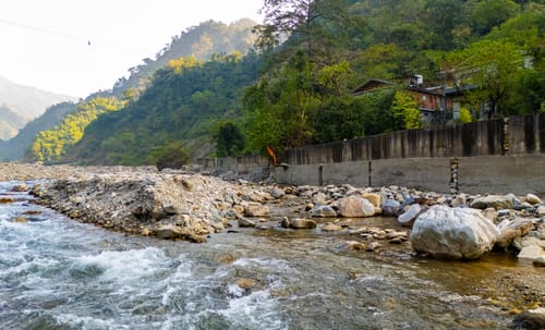 Granny’s Den | 1 Pet-friendly Artistic Hut With Shared Pool, Restaurant & Gazebo by the River – 1 bedroom villa in Dehradun, Uttarakhand