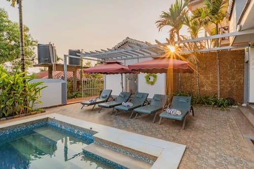 Gracias Bleu | 1-Room Retreat With Sea Views, Common Pool, & Restro Close to Ashwem Beach – 1 bedroom villa in North Goa, Goa