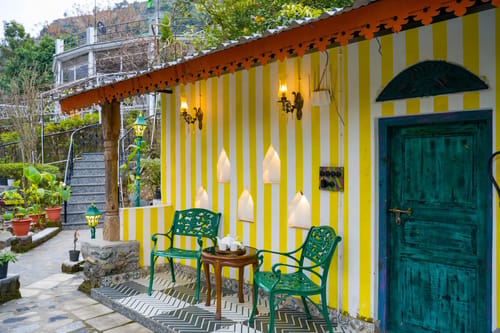 Zephyr Stoneva | Peaceful Mountain Retreat With Pool, Gym & Dining – 1 bedroom villa in Mussoorie, Uttarakhand