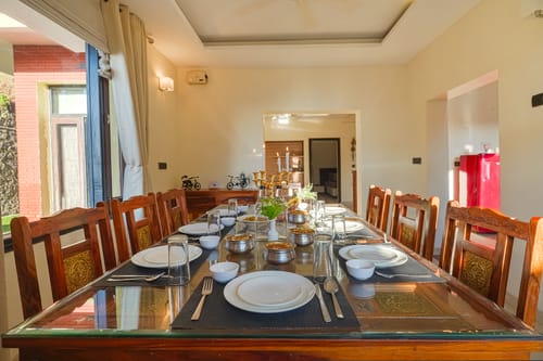 Golden Meadow Villa | Pet-friendly Hillside 3-BHK Retreat With Outdoor Lounge, Balcony & Scenic Views – 3 bedroom villa in Kasauli, Himachal Pradesh