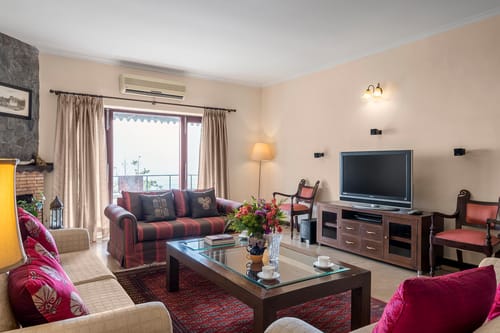 Horizon W/ Outdoor Pool – 4 bedroom villa in Kasauli, Himachal Pradesh