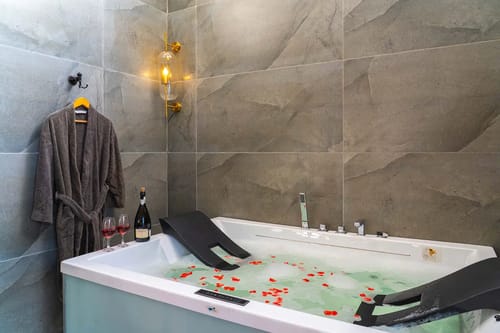Juno House W/ Outdoor Jacuzzi - Ramgarh – 6 bedroom villa in Nainital, Uttarakhand
