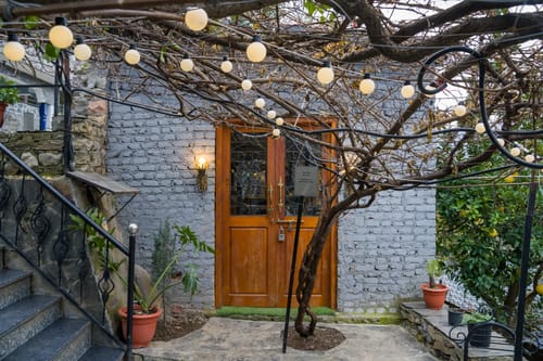 Zephyr Sierra | 2-BHK Hillside Villa With Common Pool, Gym & Restro – 2 bedroom villa in Mussoorie, Uttarakhand