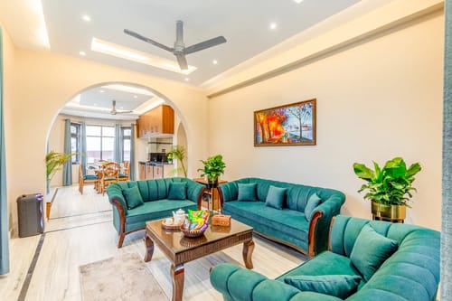 The Pine Melody | Pet-friendly 4-BHK Retreat With Private Plunge Pool & Garden – 4 bedroom villa in Kasauli, Himachal Pradesh