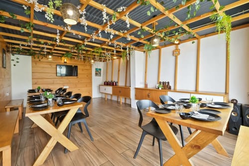 Luxurious Pahadi Retreat