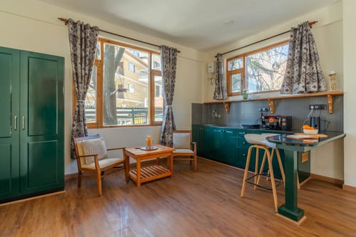 1 Room @ Johnson Studios – 4 bedroom villa in Manali, Himachal Pradesh